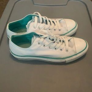 Converse women’s size 8 shoes
